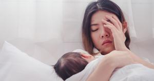 როგორ დავეხმაროთ ქალს ბავშვის გაჩენის შემდეგ