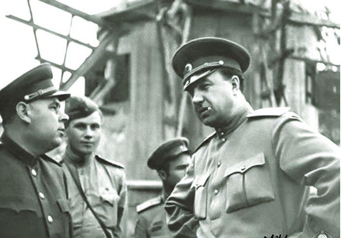 ვიქტორ აბაკუმოვი (მარჯვნივ)