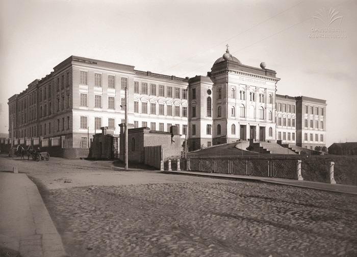 სათავადაზნაურო გიმნაზიის შენობა საგანგებოდ ააგეს მომავალი ქართული უნივერსიტეტისთვის