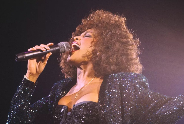 whitney-houston-1673610316.jpeg