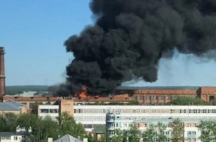 Загорском оптико механическом завод. ЗОМЗ Сергиев Посад. Загорский оптико механический завод в Сергиевом Посаде. Загорский оптико-механический завод пожар. Пожар Сергиев Посад.