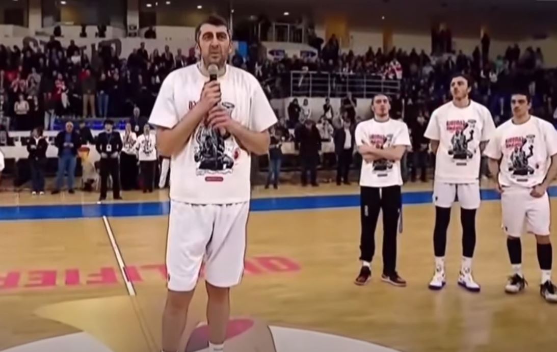 ირაკლი კობახიძისთვის გადახდილი მადლობის გამო, გიორგი შერმადინის სიტყვით გამოსვლას გულშემატკივრის სტვ...