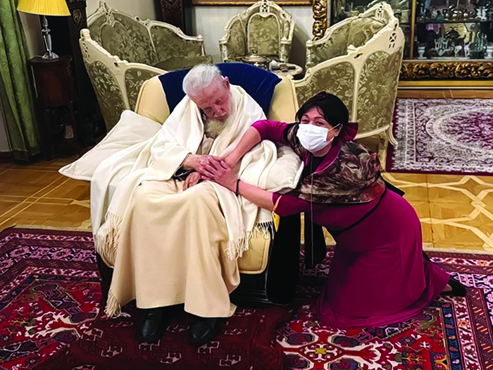 „სიყვარულის ჩიტი“ - ვინ არის პირველი ქალი საქართველოში, რომელმაც ეკლესია მოხატა...