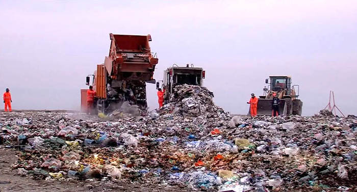 „მსხვერპლად გვაქციეს!..სუნი გვახრჩობს, წვიმს და ნაგვიდან ნაჟური წყლების ჭუჭყიანი და შხამიანი ნაკადი მთელ თბილისს წამლავს