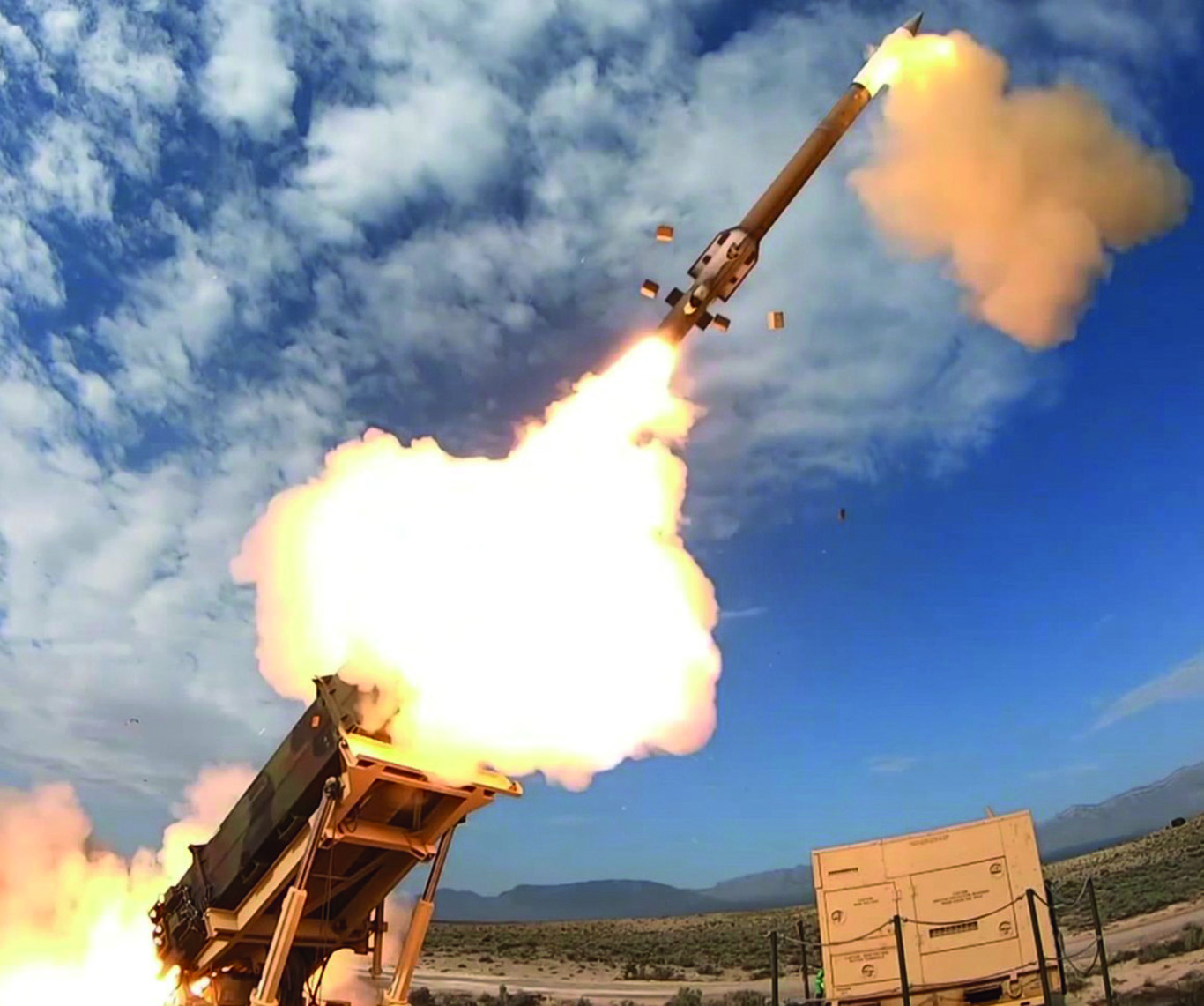 abschuss-einer-pac-3-rakete-auf-dem-testgelande-white-sands-1783930673.jpg