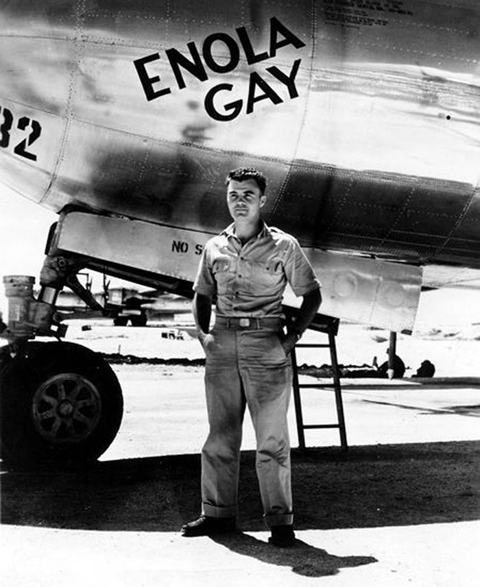 enola-gay-colonel-paul-tibbets-commanding-officer-550nw-10287371a-1784460819.jpg
