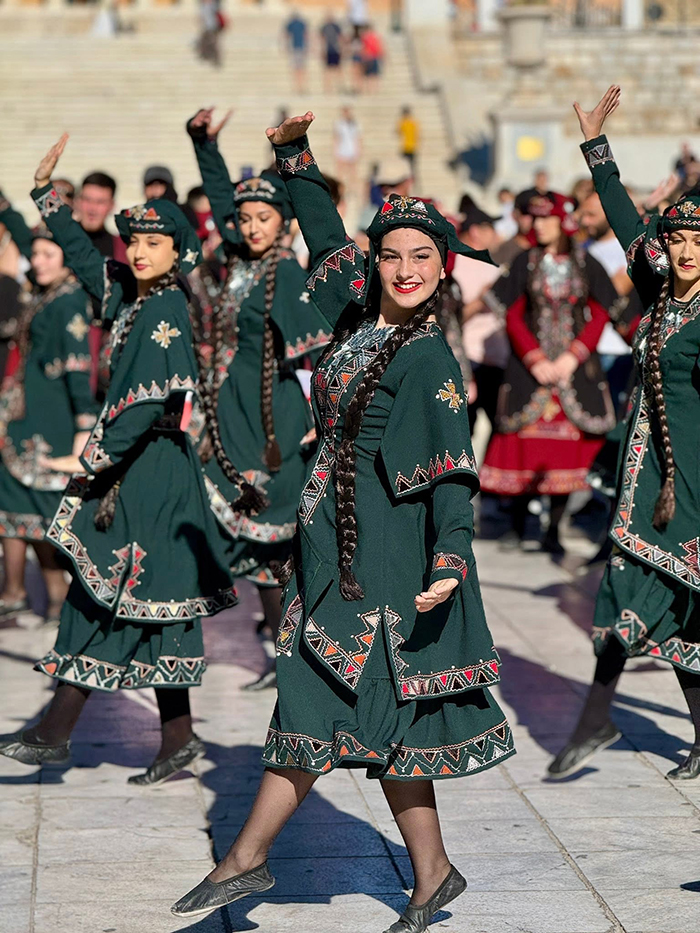 gogoebi-1789911809.jpg